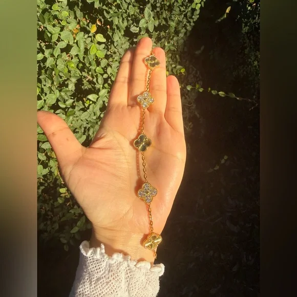 Clover Leaf Gold and Black Clover Bracelet - Picture 4 of 9